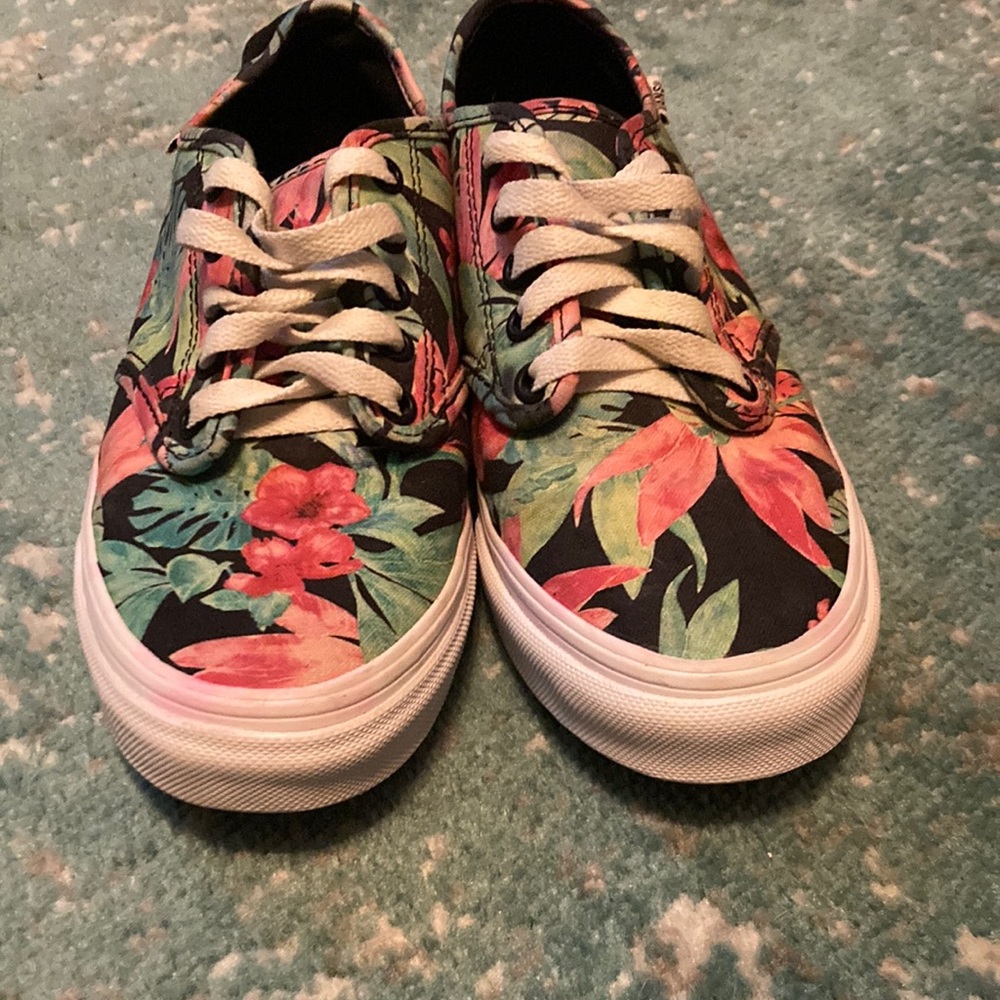 Vans floral women’s skateboarding shoes